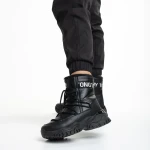 Valera fekete női csizma, műbőrből készült