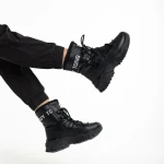 Valera fekete női csizma, műbőrből készült