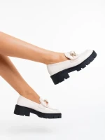 Jayanti  bézs, női félcipő, lakkozott ökológiai bőrből