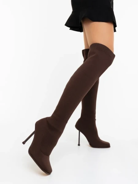 Santera barna női magassarkú csizma textil anyagból