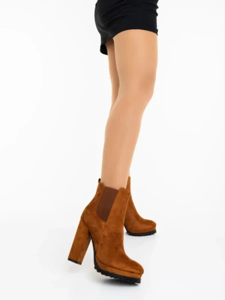 Themara barna női magassarkú bokacsizma textil anyagból