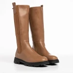 Amiyah barna női csizma, műbőrből készült