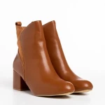 Arielle világos barna női bokacsizma, műbőrből készült