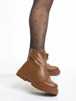Celestina barna női bokacsizma, műbőrből készült