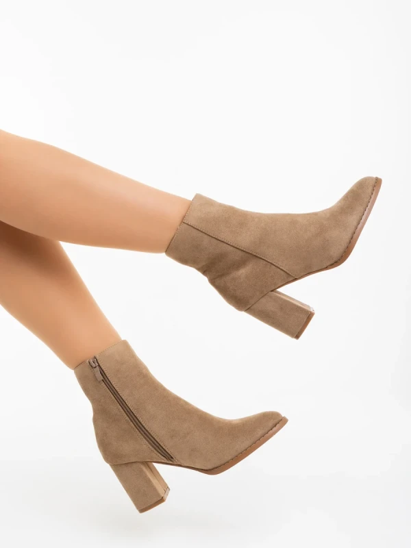 Eleonora bézs női bokacsizma textil anyagból