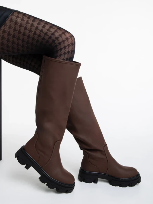 Mukta sötét barna női csizma ökológiai bőrből