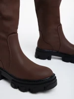 Mukta sötét barna női csizma ökológiai bőrből