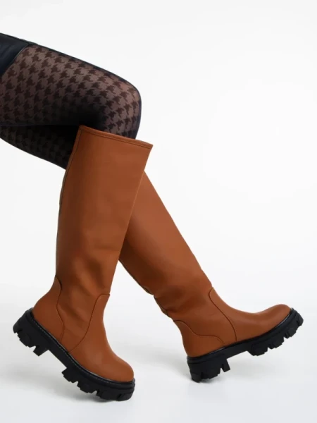 Mukta világos barna női csizma ökológiai bőrből