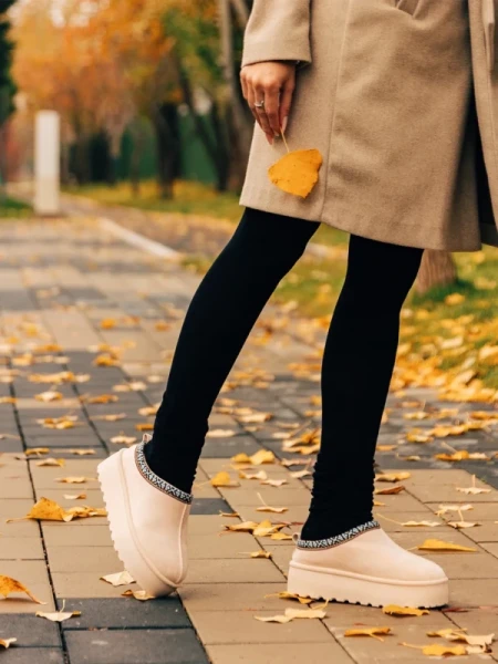 Valtera világos bézs női papucs textil anyagból