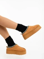 Valtera tevebarna női papucs textil anyagból