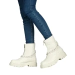 Zesira fehér női csizma