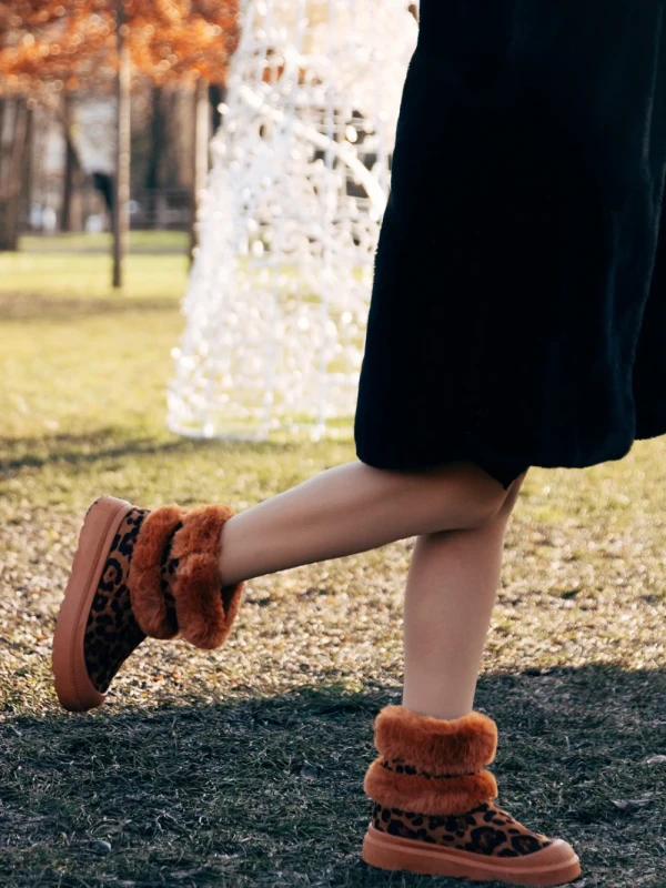 Razenda leopárd mintás női csizma textil anygaból