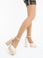 Brilia bézs női magassarkú cipő textil anyagból
