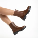 Kiana barna női csizma, műbőrből készült