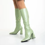 Dafne zöld női csizma, lakkozott műbőrből készült