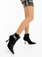Laeva fekete női bokacsizma textil anyagból