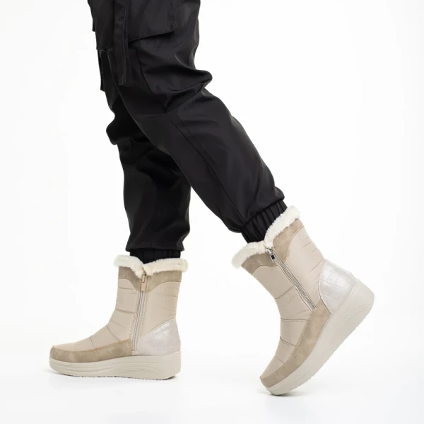 Justine bézs női csizma, textil anyagból készült