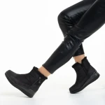 Madelina fekete női csizma, textil anyagból készült