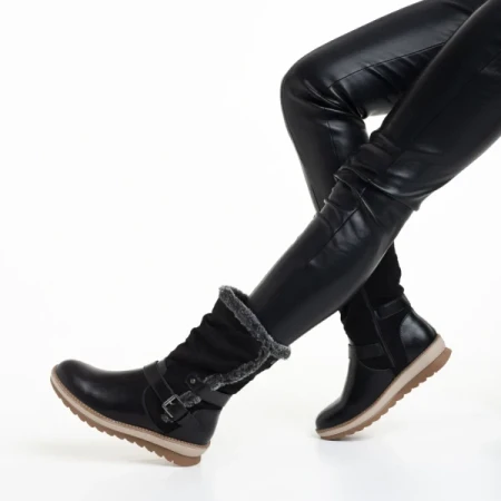 Collete fekete női csizma, műbőrből és textil anyagból készült