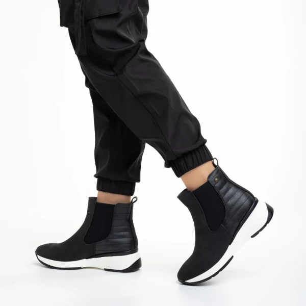 Ivanka fekete női bokacsizma, műbőrből készült