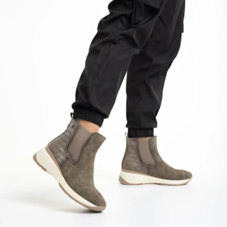 Ivanka bézs női bokacsizma, műbőrből készült