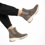 Ivanka bézs női bokacsizma, műbőrből készült