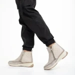 Golda bézs női bokacsizma, műbőrből készült