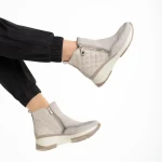 Golda bézs női bokacsizma, műbőrből készült