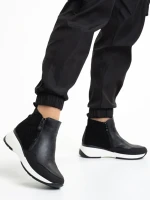 Golda fekete női bokacsizma, műbőrből készült