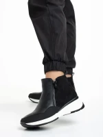 Golda fekete női bokacsizma, műbőrből készült