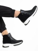 Golda fekete női bokacsizma, műbőrből készült