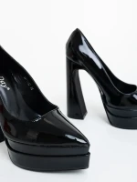 Dazani fekete női magassarkú cipő lakkozott ökológiai bőrből