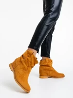 Zoryana tevebarna női bokacsizma textil anyagból