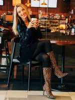 Ernestine bézs és fekete női csizma textil anyagból