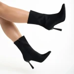 Vanice fekete női bokacsizma, textil anyagból készült