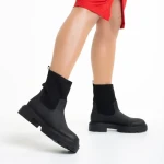 Chiara ökológiai bőrből és  textil anyagból készült fekete női bokacsizma