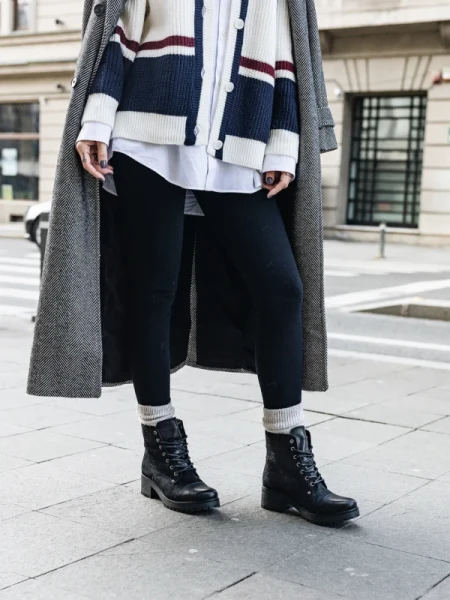 Fekete női csizma természetes bőrből Dariona