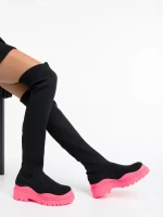 Lesya fekete és fukszia női csizma textil anyagból