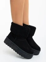 Deraza fekete női csizma textil anyagból