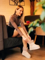 Deraza bézs női csizma textil anyagból