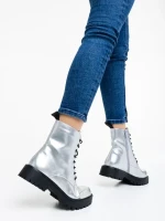 Mahina ezüstszínű női bakancs lakkozott ökológiai bőrből