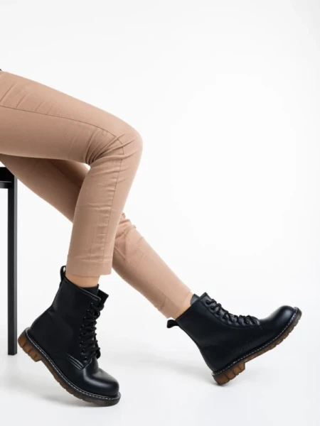 Tierra fekete női bakancs lakkozott ökológiai bőrből