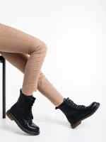 Tierra fekete női bakancs lakkozott ökológiai bőrből