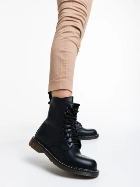 Tierra fekete női bakancs lakkozott ökológiai bőrből