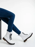 Tierra fehér női bakancs lakkozott ökológiai bőrből