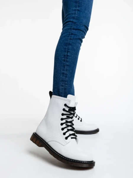 Tierra fehér női bakancs lakkozott ökológiai bőrből