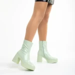 Libbie zöld lakkozott női csizma, műbőrből készült