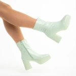 Libbie zöld lakkozott női csizma, műbőrből készült