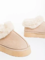 Astria világos bézs női papucs textil anyagból