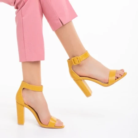 Audrina sárga női szandál, műbőrből készült